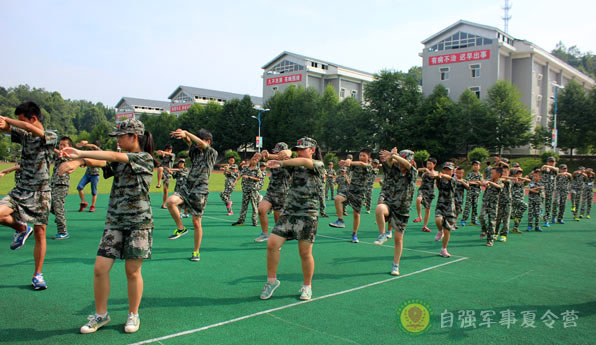 重庆自强军事夏令营拥有多个军事训练团队的部队资源和军事拓