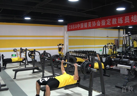 郑州竞体健身学院学员上课场景