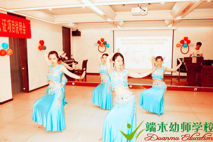 合肥端木幼师学校舞蹈表演