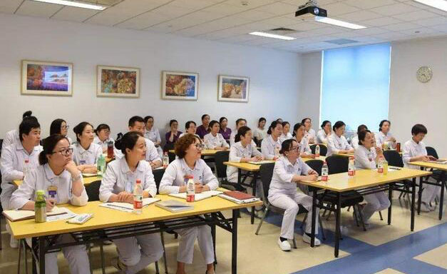 上海本艾学院中医课堂学习