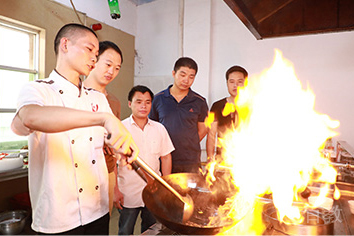 老师亲自示范