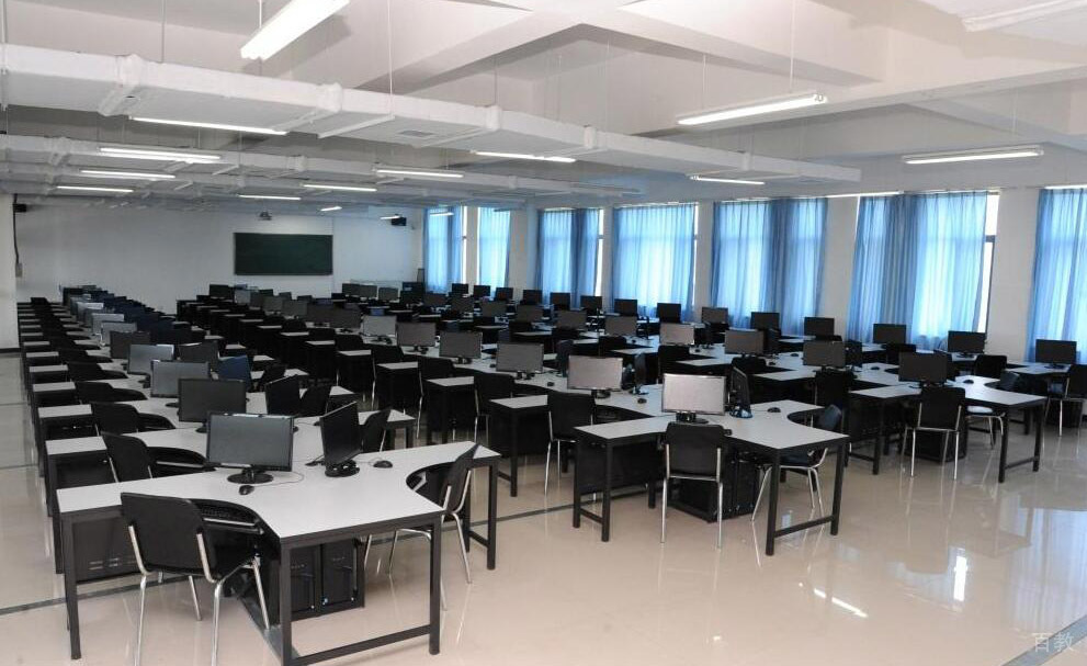 长沙育德会计教室环境