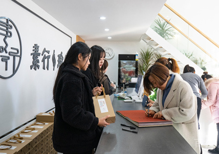郑州邱源瑜伽理疗学院学员报名场景