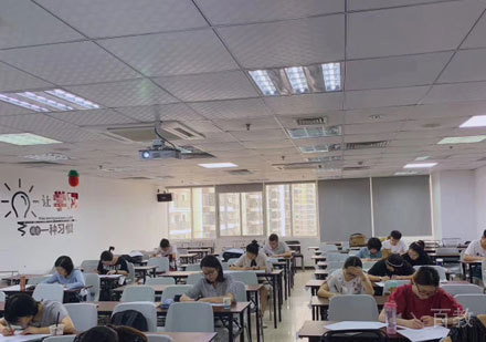 厦门聚创学历课堂上课场景