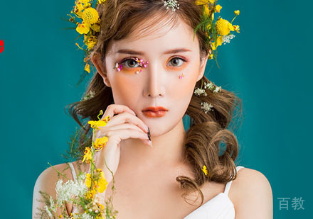 化妆美甲美容专业培训班