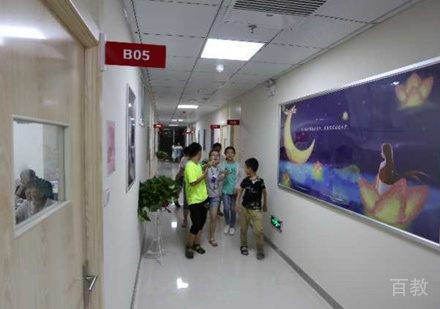洛阳朴新教育校区走廊环境