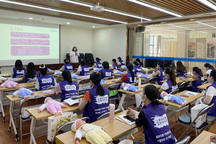 武汉贝安馨母婴护理培训学校育婴师培训班课堂，举办“提升职业技