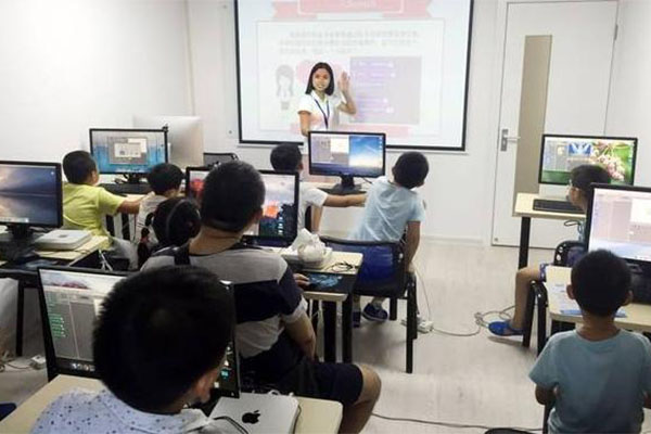 重庆VIPCODE在线少儿编程培训教室上课场景