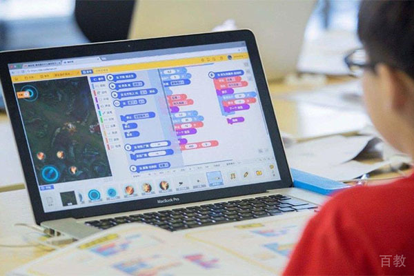重庆VIPCODE在线少儿编程的学生在线学习编程