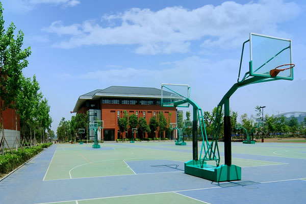 成都七中国际部篮球场