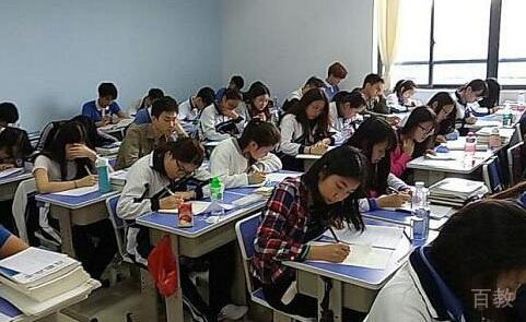 长沙中航教育成人高考课堂