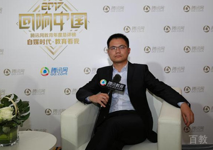 回响中国对负责人进行采访