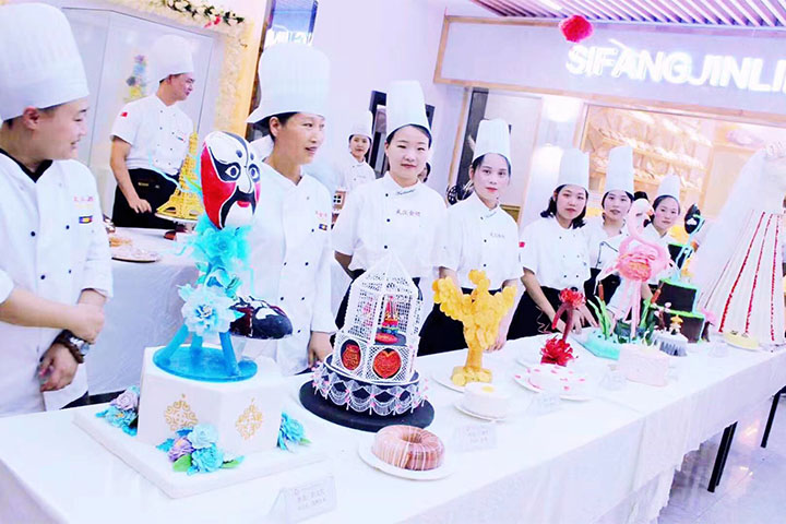 武汉金领职业培训学校的蛋糕烘焙培训技能竞赛