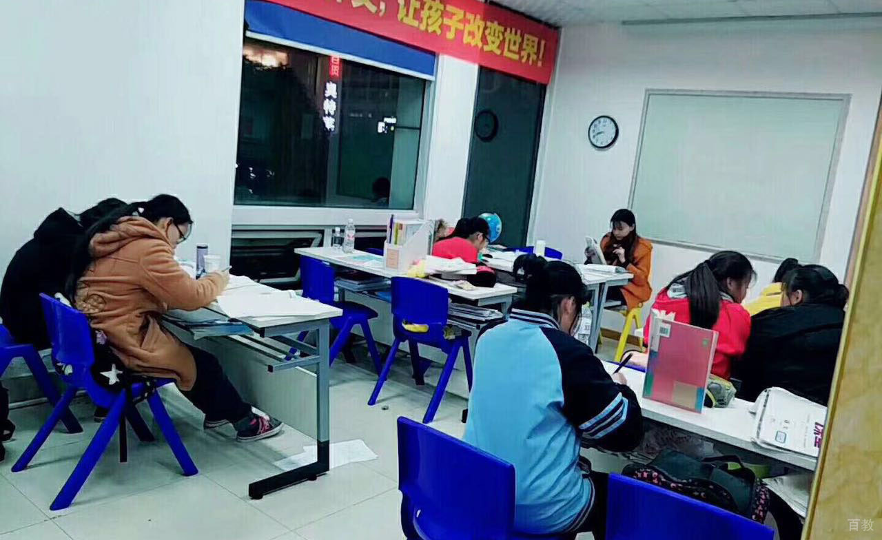 上海秦学教育老师课堂授课