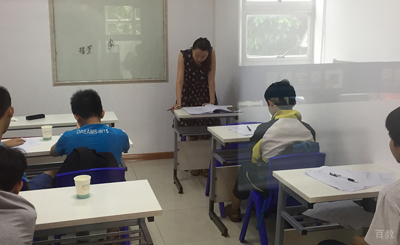 上海秦学教育老师课堂授课