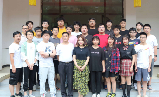 长沙克立兹复读学校师生合照