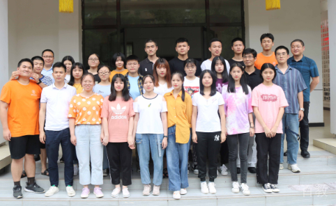 长沙克立兹复读学校师生合照