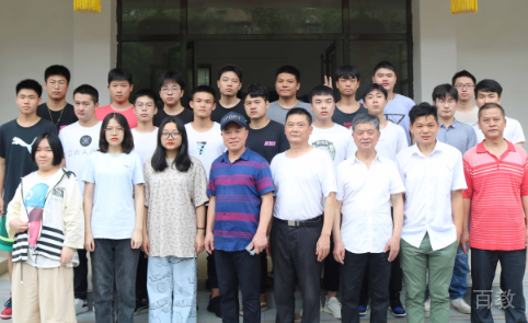 长沙克立兹复读学校师生合照