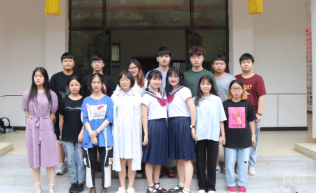 长沙克立兹复读学校师生合照