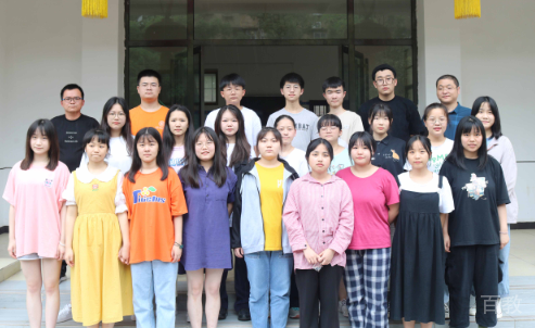 长沙克立兹复读学校师生合照