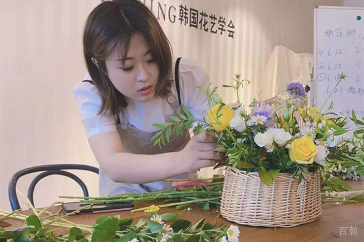 学员插花