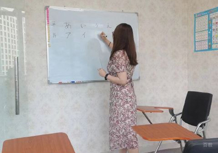西安凯特语言中心校区老师课堂授课场景