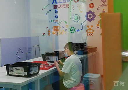 南昌童程童美校区学员学习场景