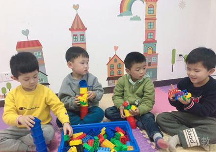 南昌童程童美校区学员学习场景