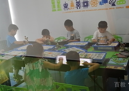 南昌童程童美校区学员课堂学习场景