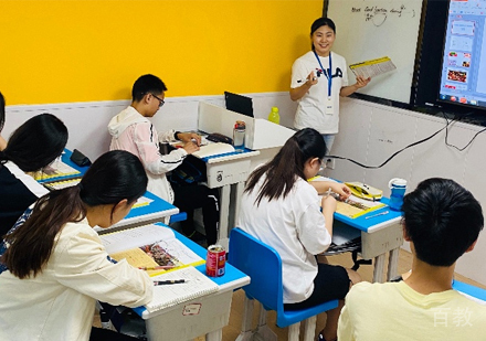 郑州新航道考研校区学员课堂学习场景展示