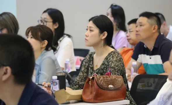 南宁新与成国际教育课堂学习