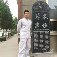 李龙飞