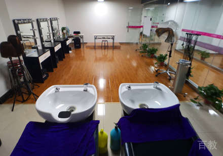 西安炫彩化妆学校化妆教室环境展示