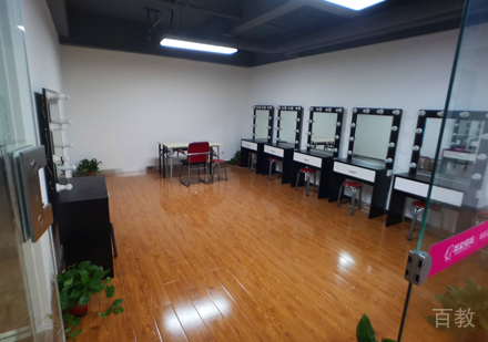 西安炫彩化妆学校校区教室环境展示