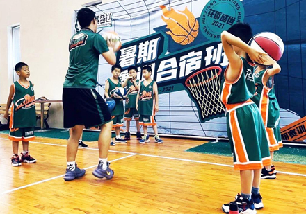 厦门花香盛世体育校区学员篮球课上课场景展示