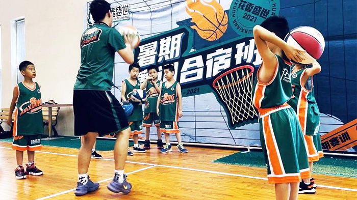幼儿学习篮球的好处有哪些 