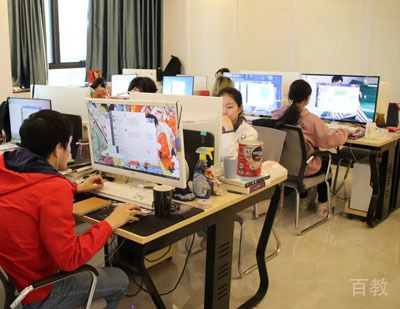 校区老师们办公区
