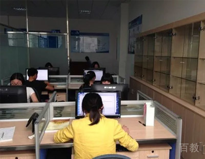 老师们上课场景