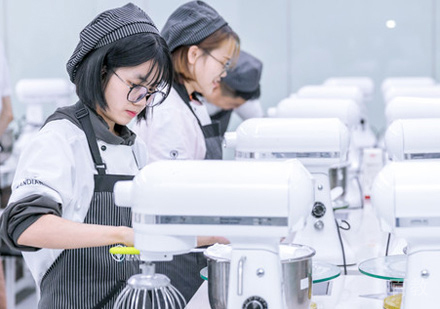 西安熳点烘焙校区学员学习场景展示