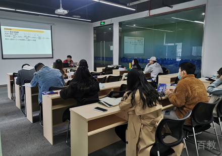世纪文缘MBA网课学员上课场景展示