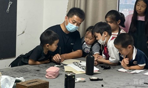 老师教导学生