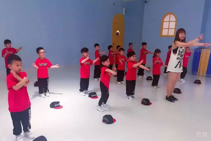 天津瑞宇康早教的学员在上课
