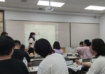 南昌新东方考研校区学员课堂上课场景展示
