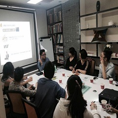 校区老师探讨现场展示
