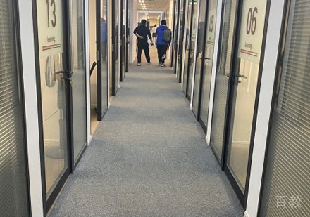 菠萝在线线下校区教学环境展示