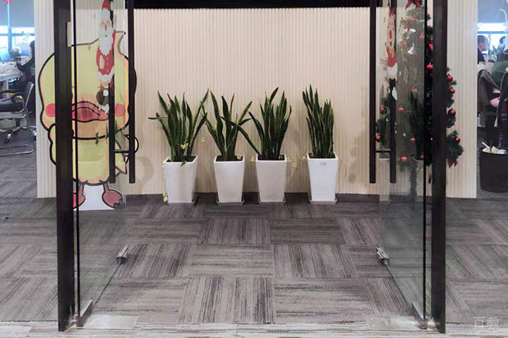 校区门口