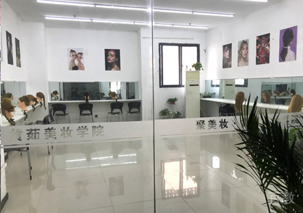 郑州黄茹化妆美甲学校校区教学环境展示