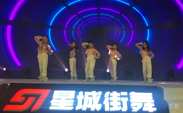 男生适合跳爵士舞吗？ 