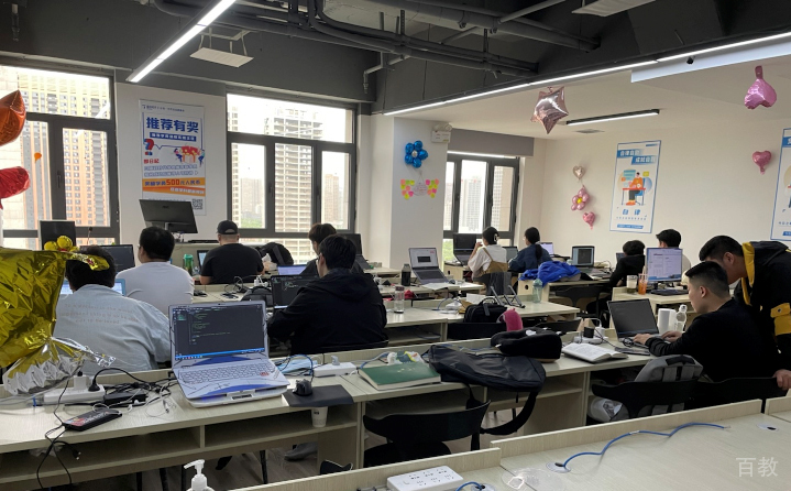源码时代上课情况