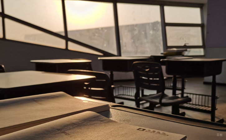 学赞教育教室环境